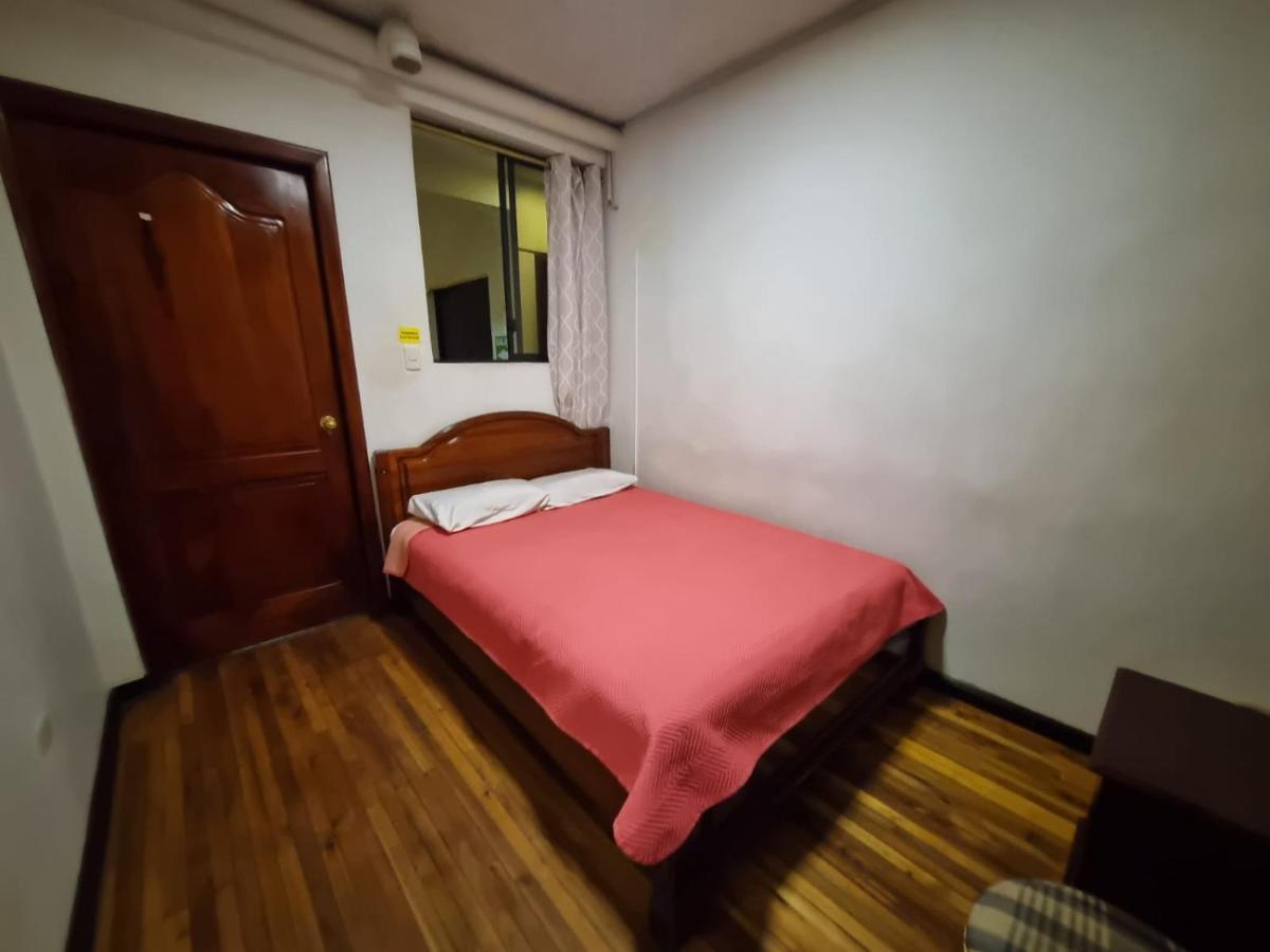 Hostal Alborada كوينكا المظهر الخارجي الصورة