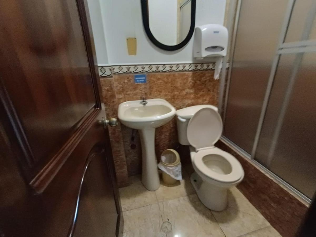 Hostal Alborada كوينكا المظهر الخارجي الصورة